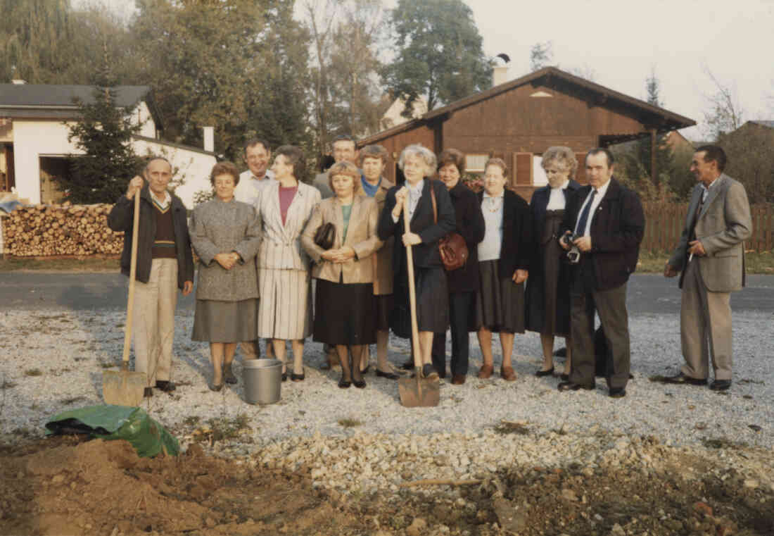 Jahrgang 1935 beim Baumpflanzen beim Sportzentrum Stegersbach an der Ecke Teichgasse