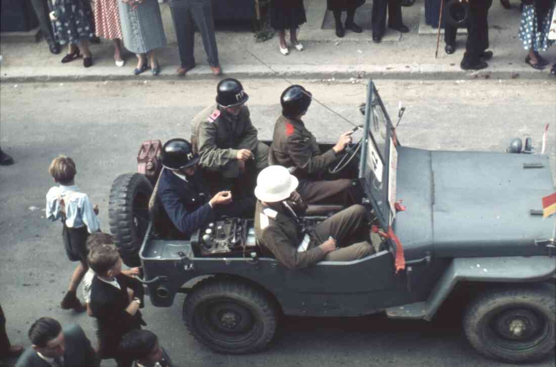 Volksfest und Blumenkorso 1955 mit den Vier im Jeep
