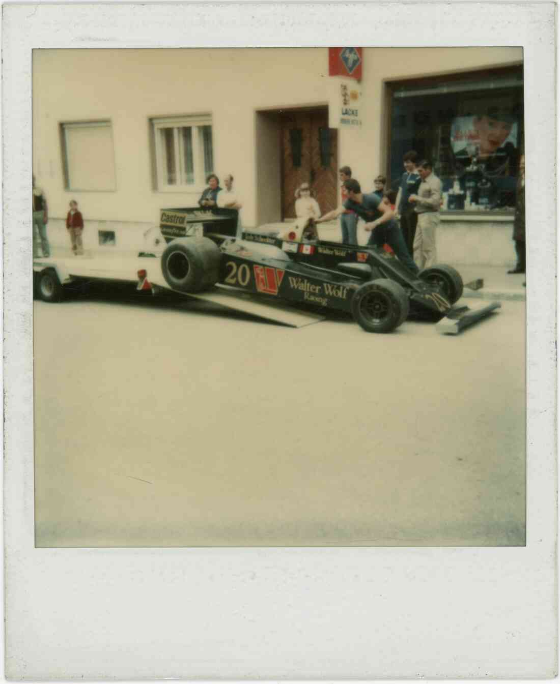 Drogerie Kottas präsentiert das Formel 1 Auto des Walter Wolf Racing von Jody Scheckter aus der Rennsaison 1978