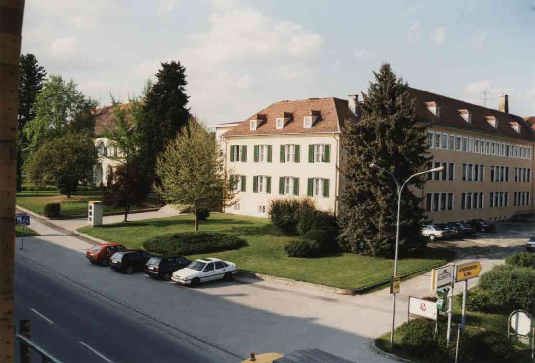 Kastell und Hauptschule in der Hauptstraße am 27.04.1999