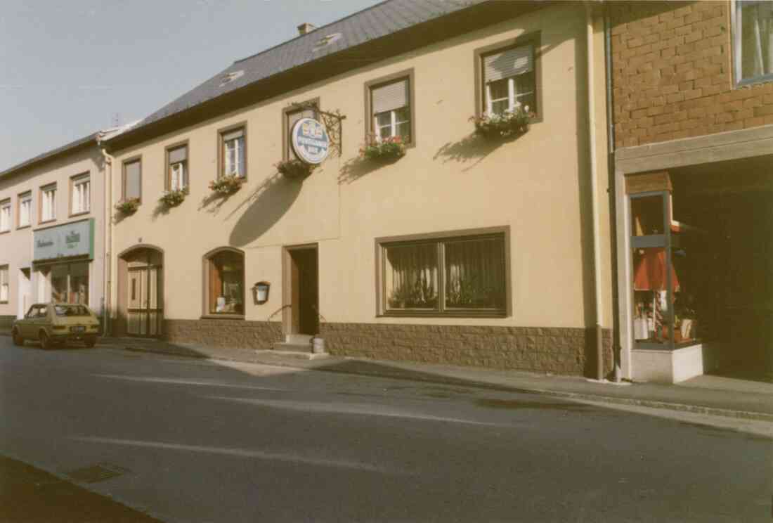 Herrengasse mit Palmers Geschäft und Cafe - Restaurant Mandler im August 1984