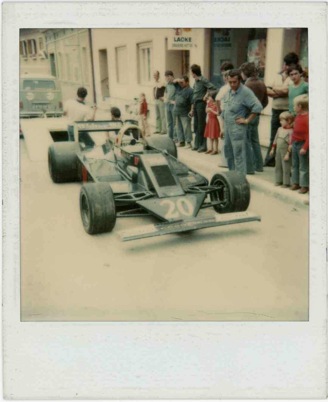 Drogerie Kottas präsentiert das Formel 1 Auto des Walter Wolf Racing von Jody Scheckter aus der Rennsaison 1978